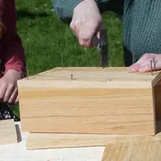 Construction d'un nichoir à Terres d'Oiseaux