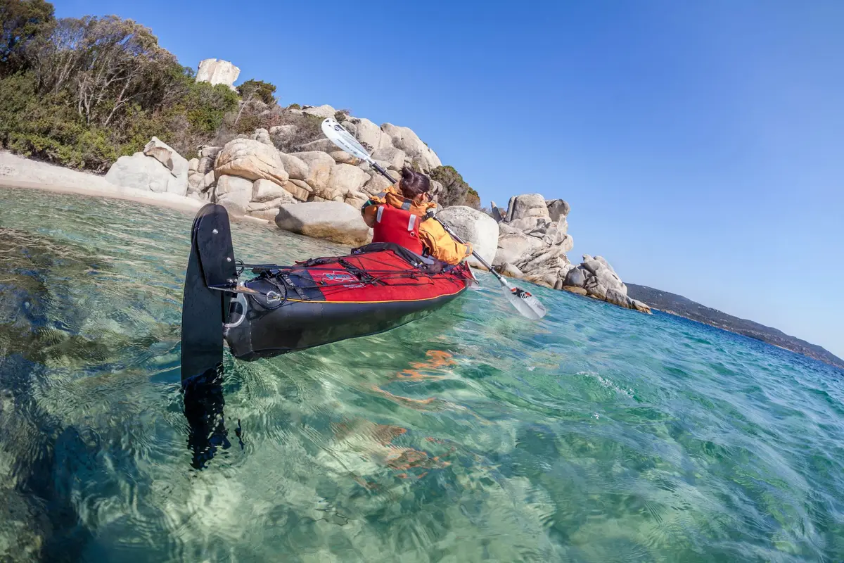 Du kayak en Corse, dans un d&eacute;cor de r&ecirc;ve