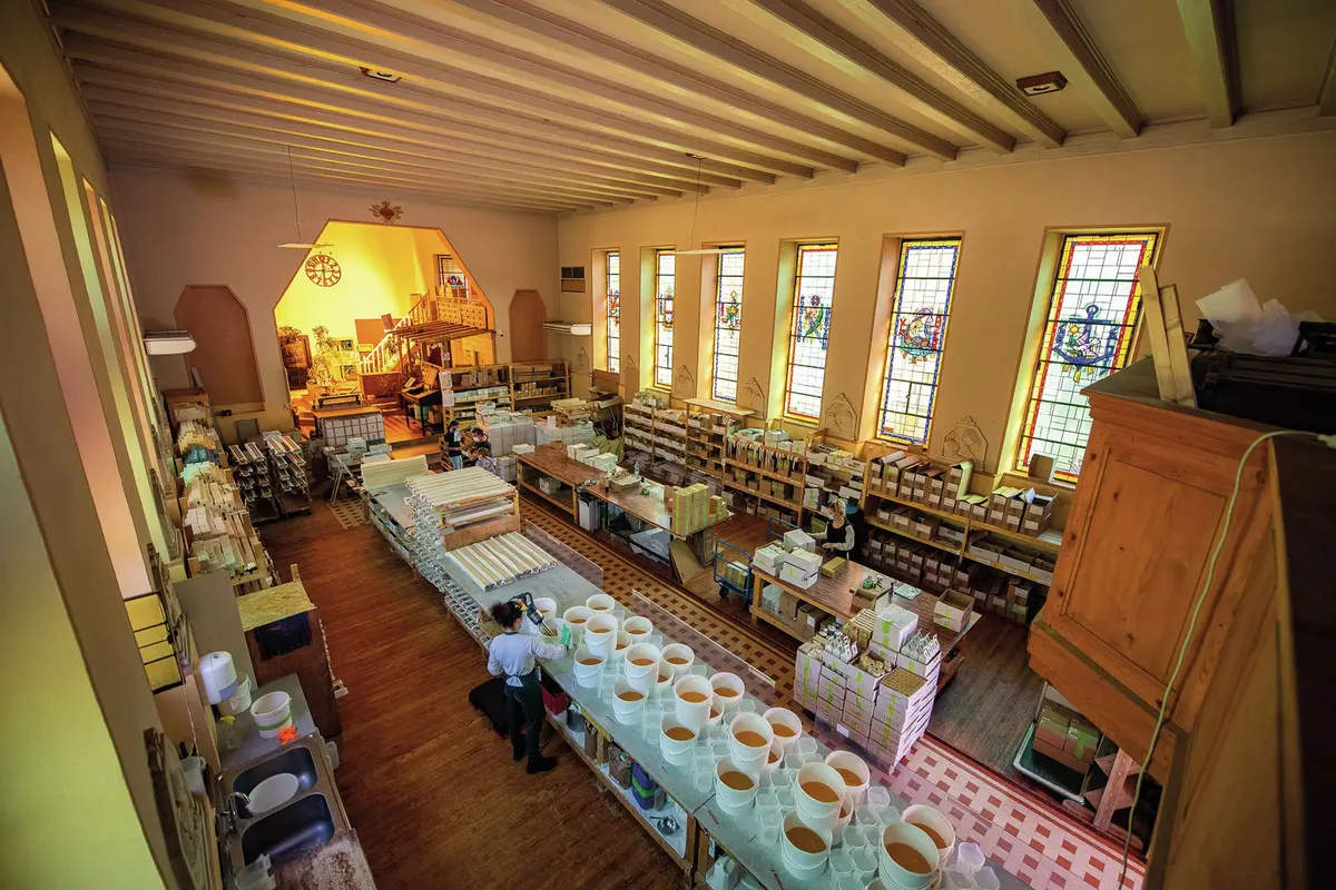 Leur point de vente situé dans une ancienne église