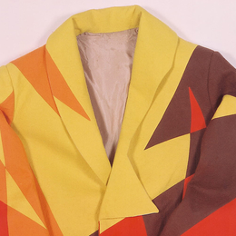 Costume en papier tissé et coloré - Atelier de création en famille, autour de l'exposition « L’étoffe de l’artiste »
