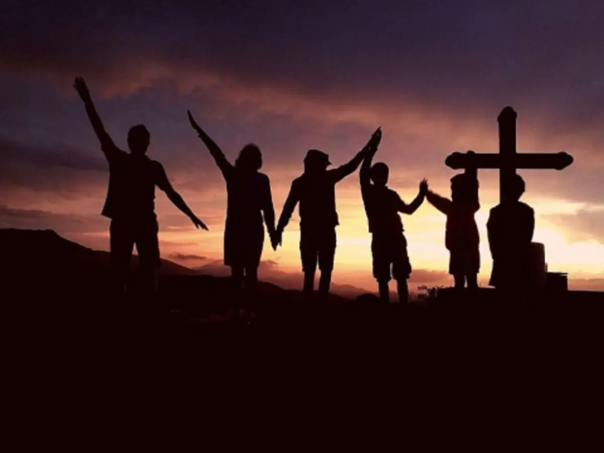 Coucher de soleil sur la côte basque en combi van privatisé