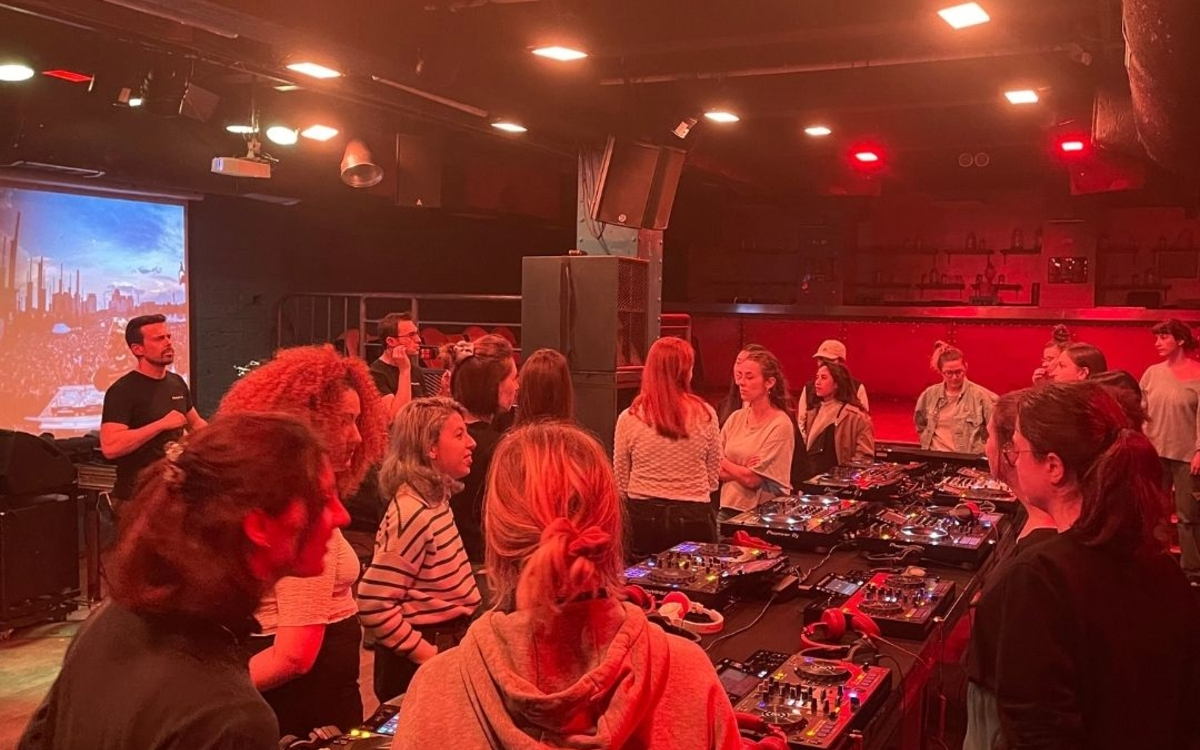 Cours d'initiation au mix digital avec Connect'Her à La Machine !