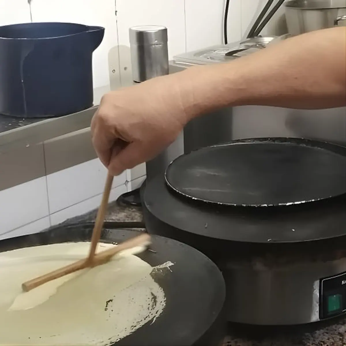Cours de cuisine de crêpes sucrées étonnant à Paris