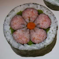Maki sushi décoratif enseigné lors du cours de cuisine DR