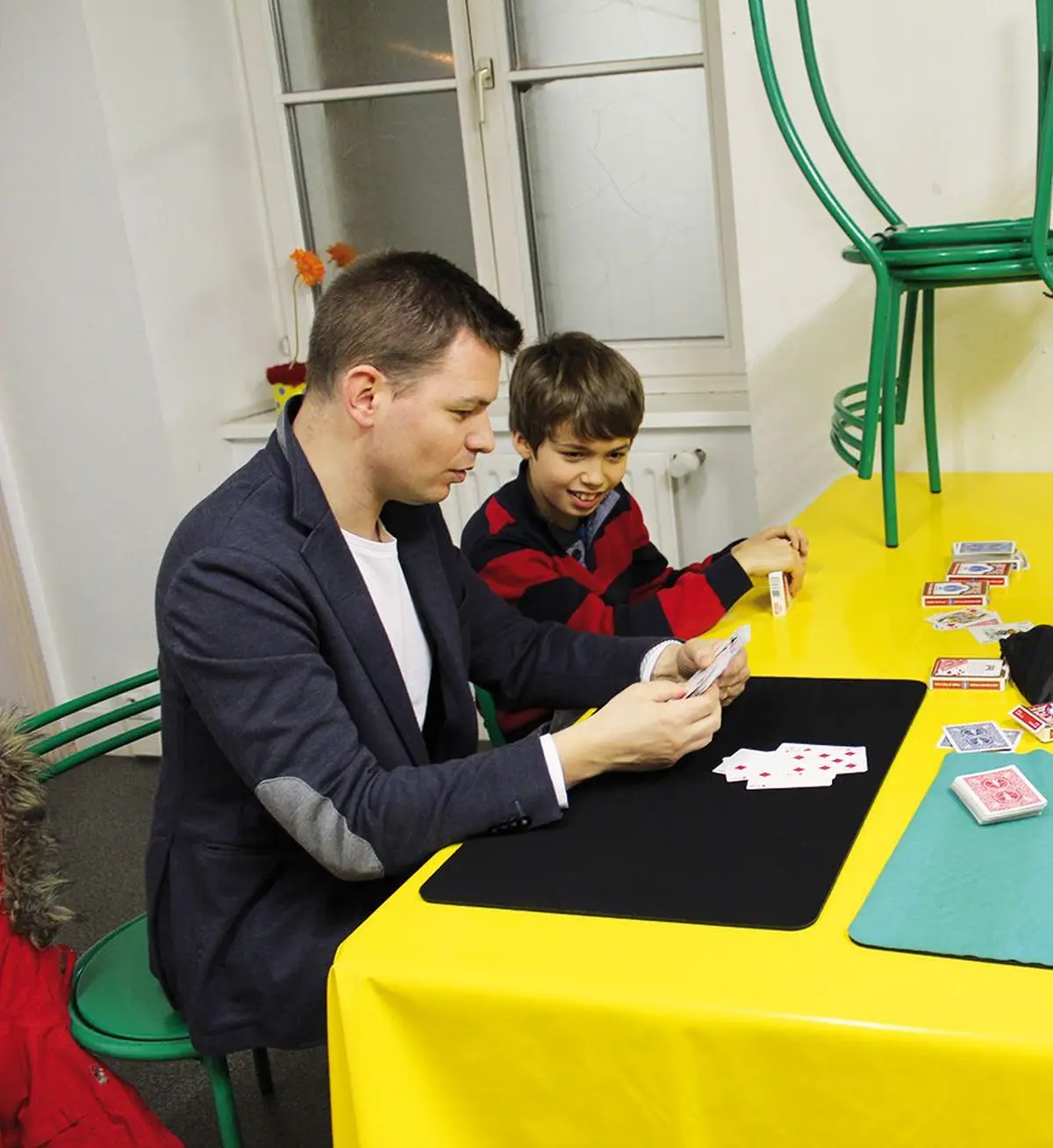 La magicien Maness délivre quelques-uns de ses secrets aux enfants de 8 à 14 ans au Créa