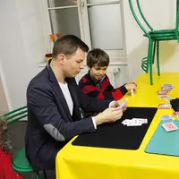 La magicien Maness délivre quelques-uns de ses secrets aux enfants de 8 à 14 ans au Créa &copy; Sandrine Bavard