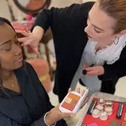 Cours de maquillage par une professionnelle à Lyon