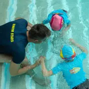 Cours de natation pour enfants à la piscine de Vanves (92)