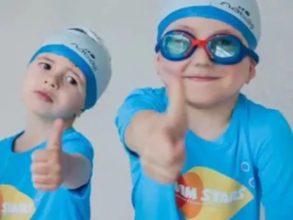 Cours de natation pour enfants à la piscine de Versailles (78)