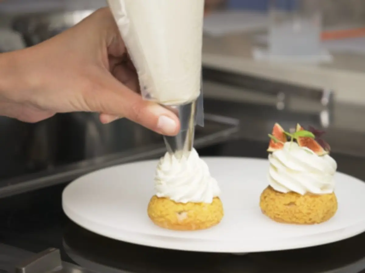 Cours de pâtisserie en anglais Pâte à choux à l'Ecole Ducasse