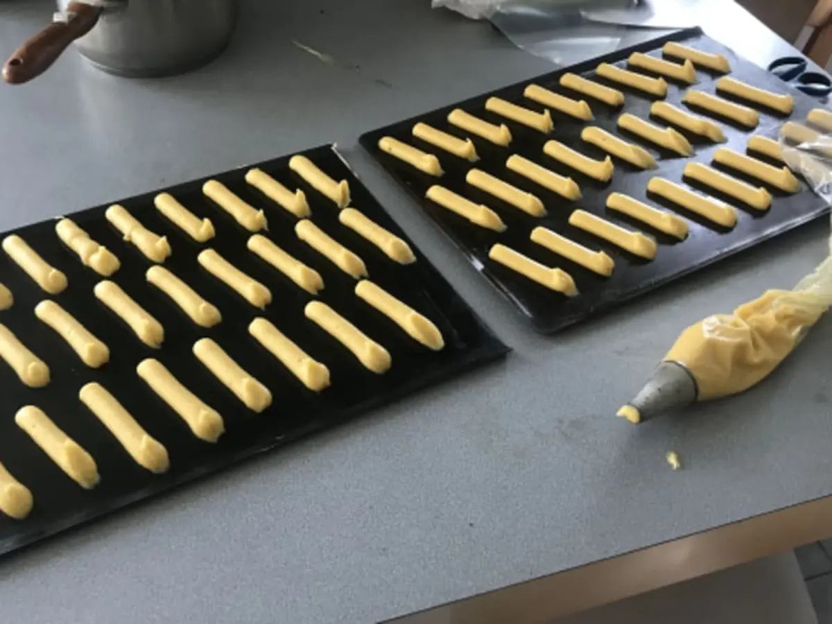 Cours de pâtisserie réalisation d'éclairs à Nice (06)