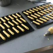 Cours de pâtisserie réalisation d'éclairs à Nice (06)