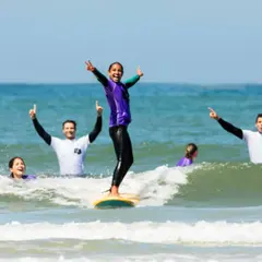 Cours de surf collectif à Penmarch (29)