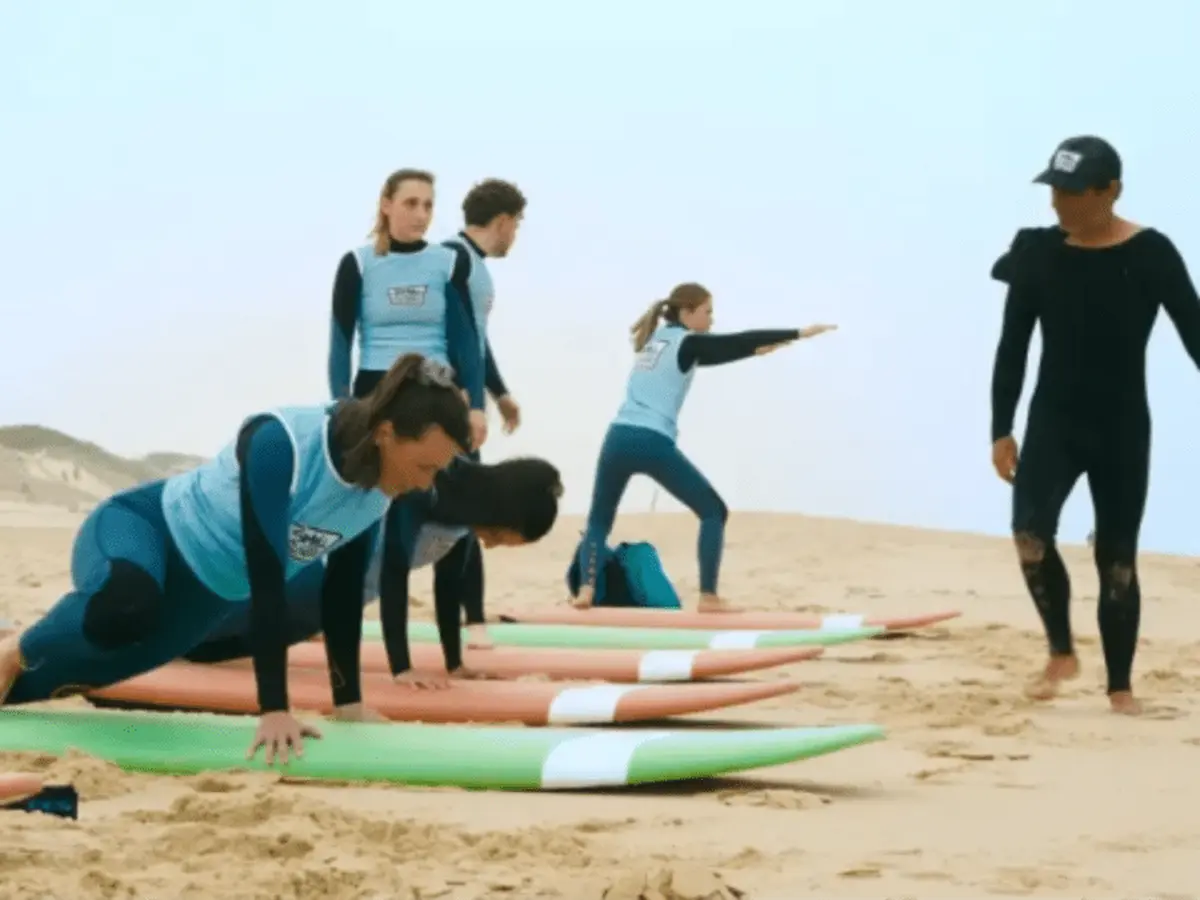 Cours de surf collectif à Seignosse (40)