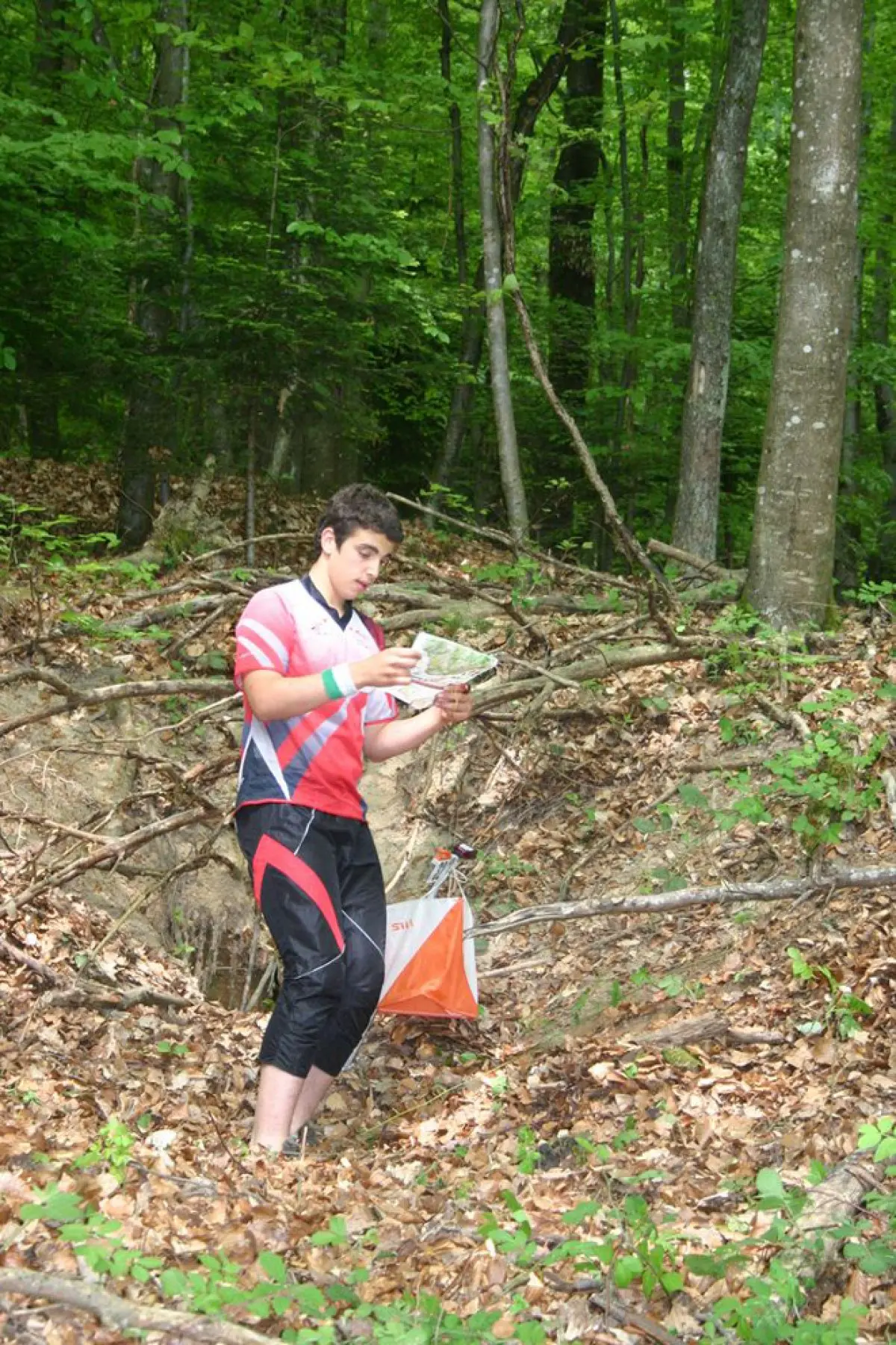 La course d'orientation a un petit parfum d'aventure, se pratiquant essentiellement en pleine nature