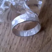 Creation d'un anneau martelé en argent de réemploi à Rezé (44)