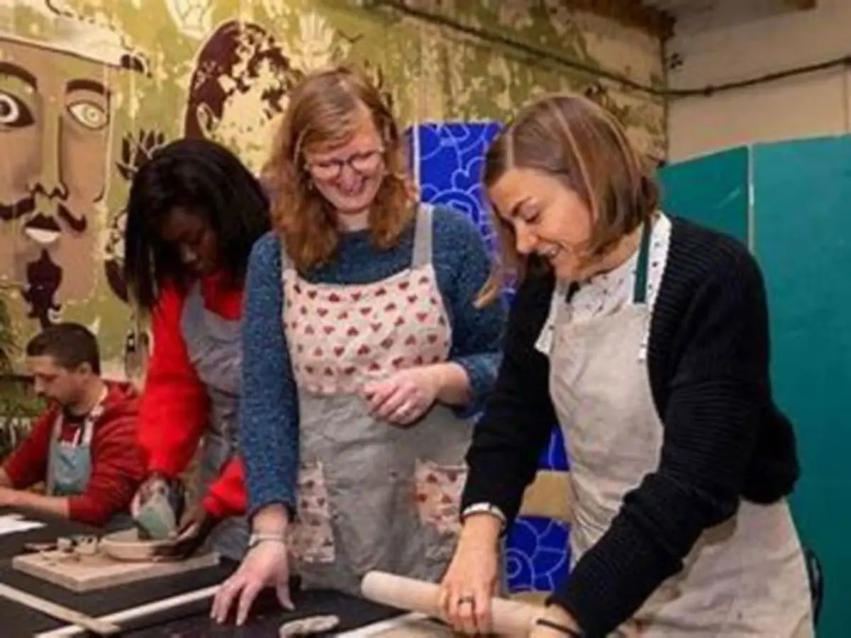Création d'un pichet en céramique à Chaudes Aigues (15)