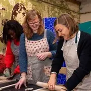 Création d'un pichet en céramique à Chaudes Aigues (15)