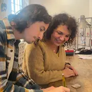 Création d'un porte-smartphone en vitrail Tiffany à Bayonne (64)