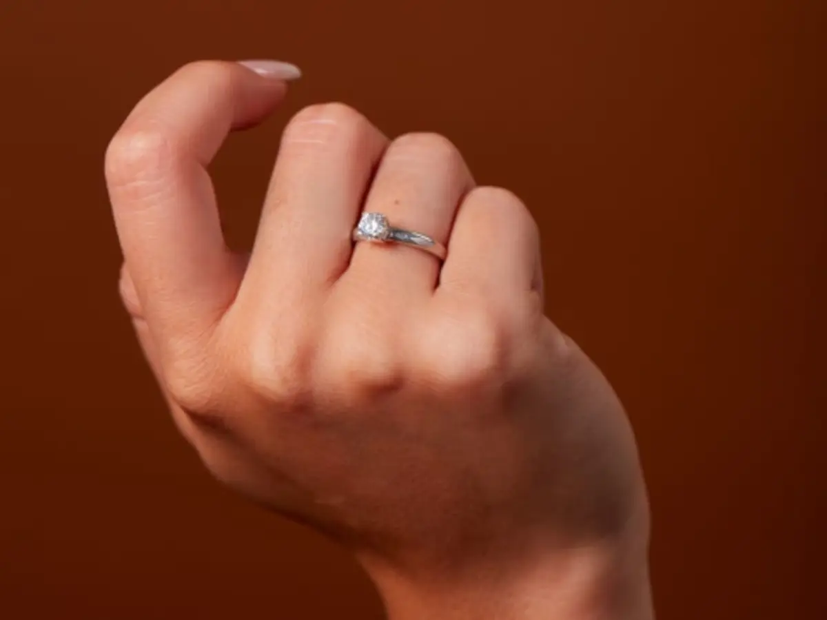 Création de bague en argent avec oxyde de zirconium à Paris 8ème