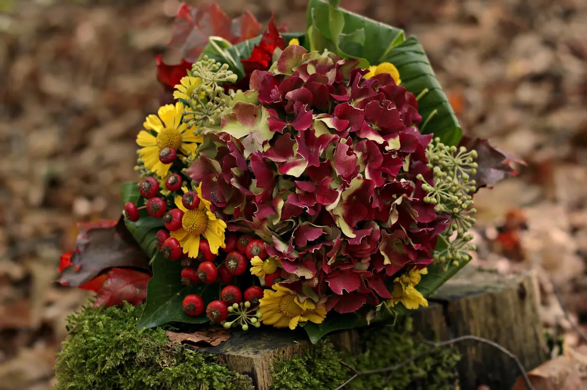 Création Florale Sur Le Thème De L'Automne.