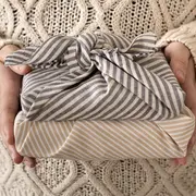 Créer des emballages cadeaux en tissus