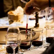 Créer son propre vin aux Caves du Louvre, Paris (en anglais)