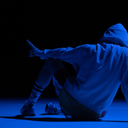 Cri(s)…, spectacle de Benjamin Kahn au Carreau du Temple