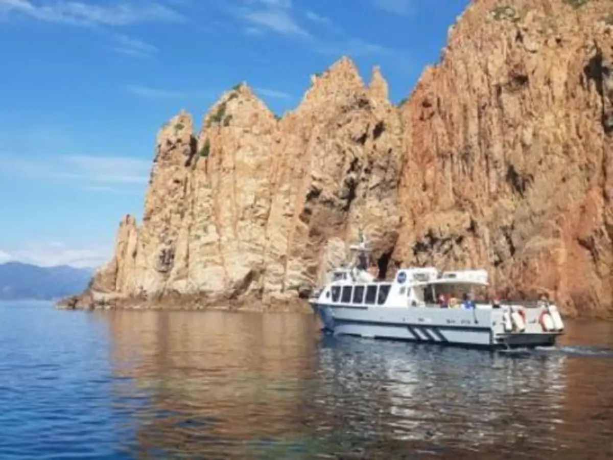 Croisière Calanques de Piana - Capo Rosso en bateau vedette