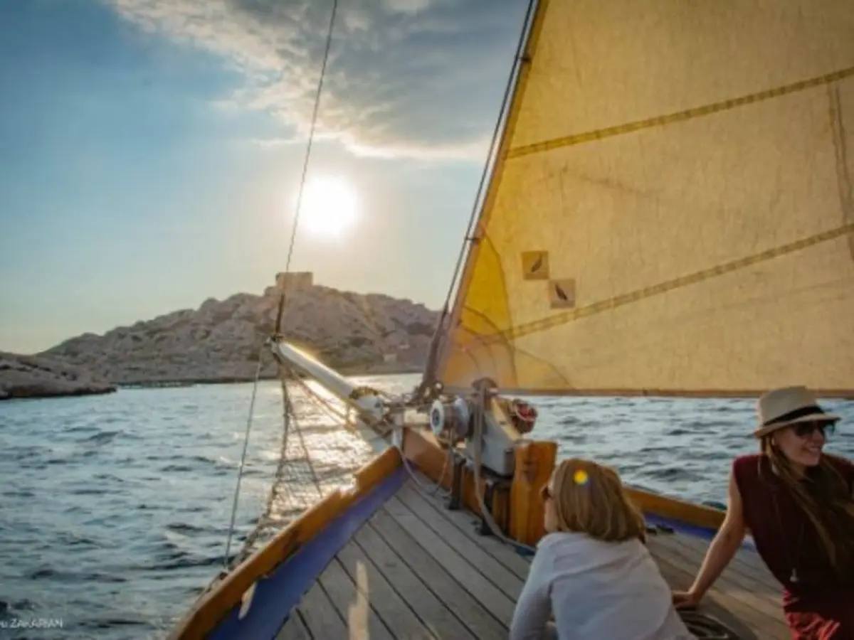 Croisière coucher de soleil privatisée à Marseille (13)