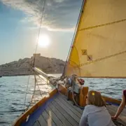 Croisière coucher de soleil privatisée à Marseille (13)