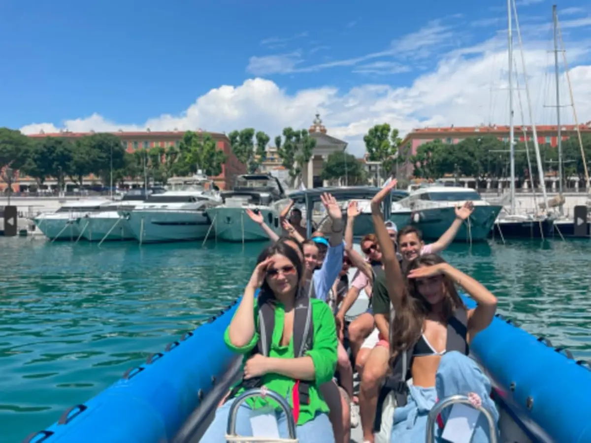 Croisière en bateau vers la grotte de la Mala au départ de Nice