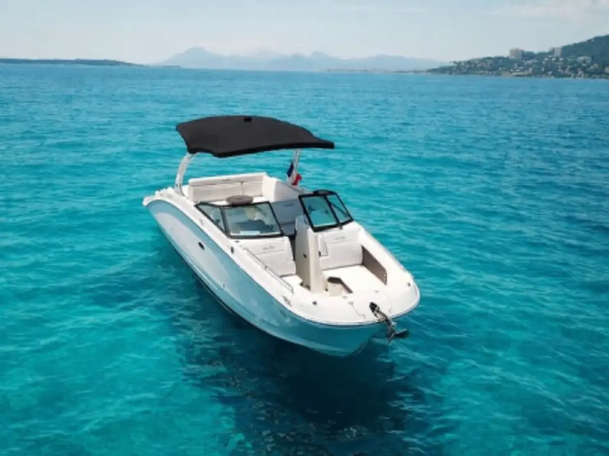 Croisi&egrave;re en yacht de luxe de Cannes vers les &Icirc;les de L&eacute;rins