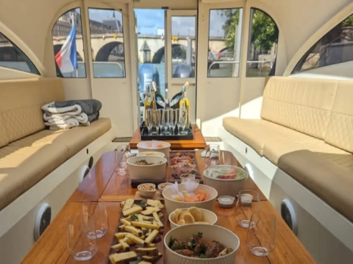 Croisière privative avec dégustation de vin et fromage à Paris