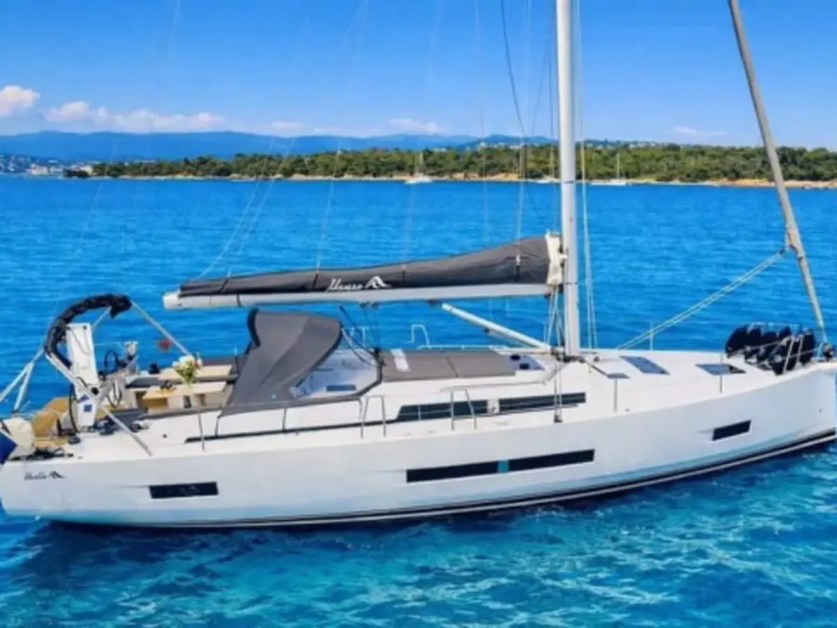 Croisière privée demi-journée en voilier vers les îles de Lérins