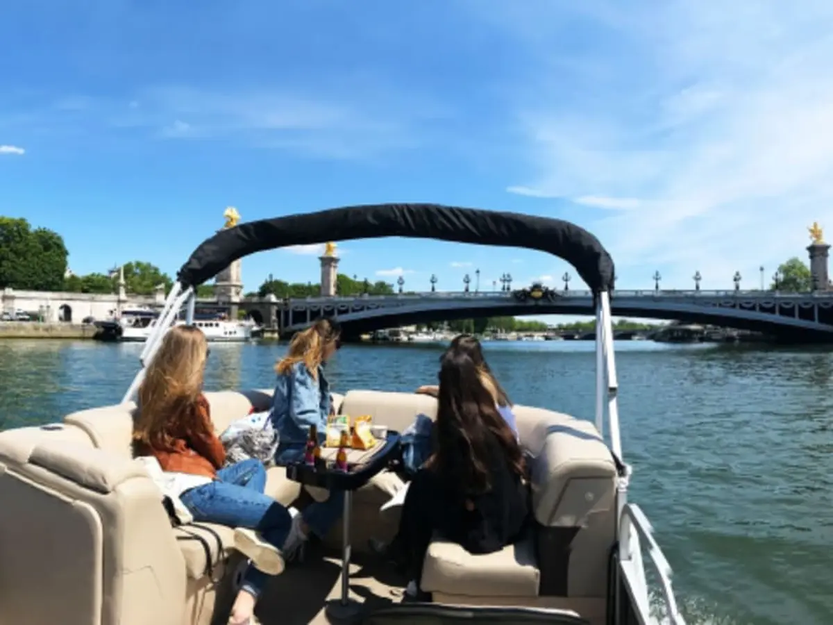 Croisière privée en bateau sur la Seine depuis Paris 15ème