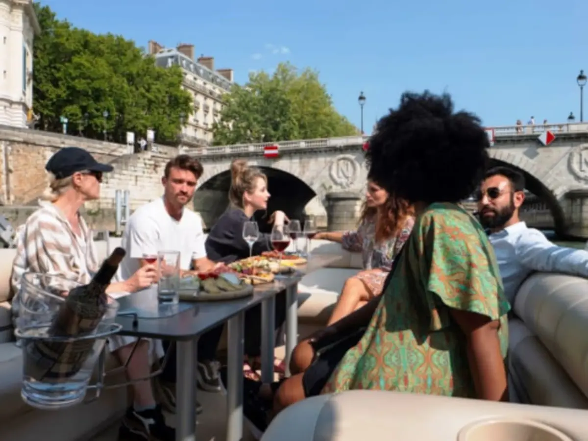Croisière privée sur la Seine à bord d'un salon flottant