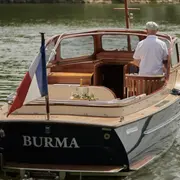 Croisière privée sur la Seine à bord d'une vedette hollandaise