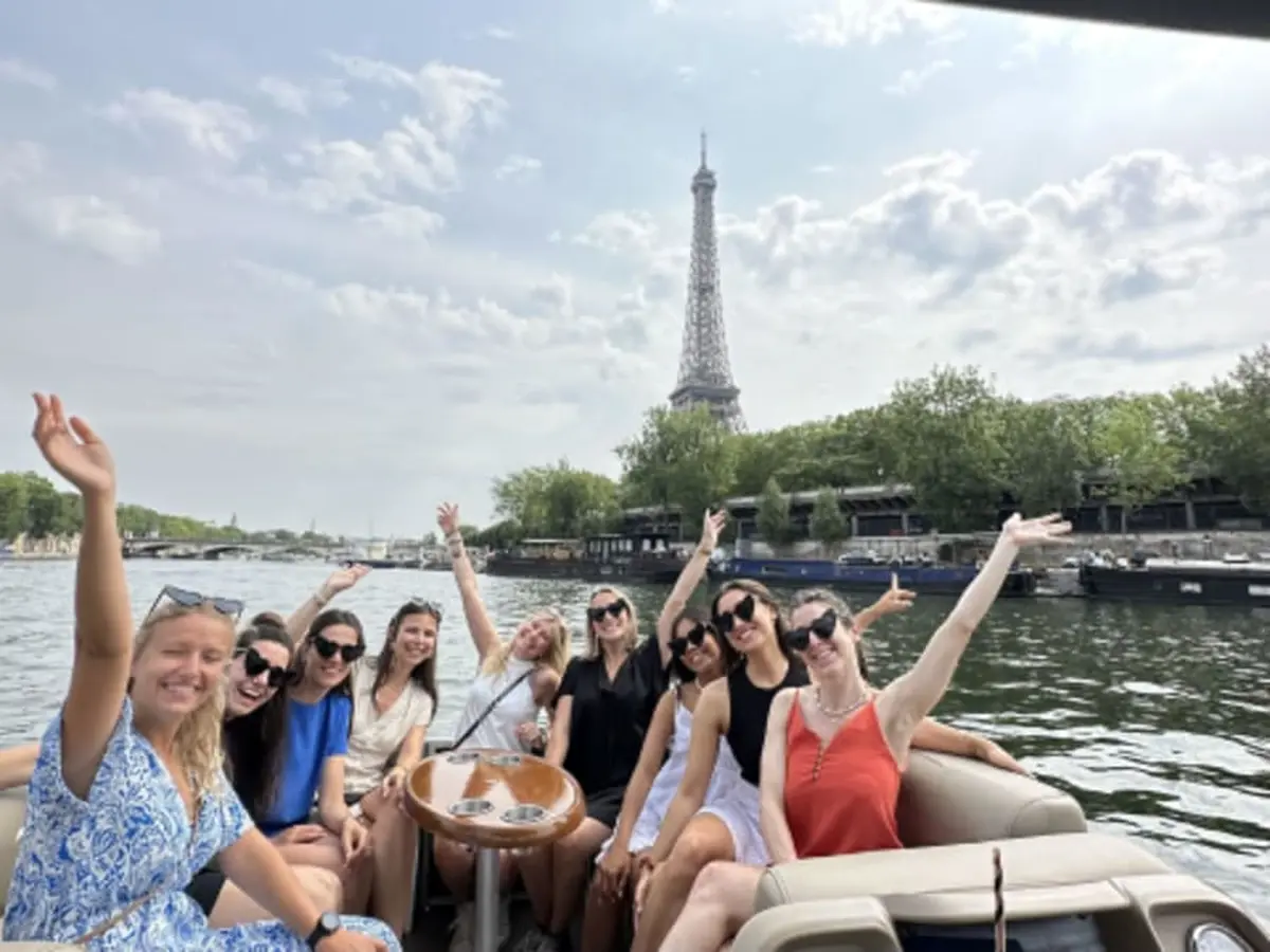Croisière privée sur la Seine au départ du port de Grenelle