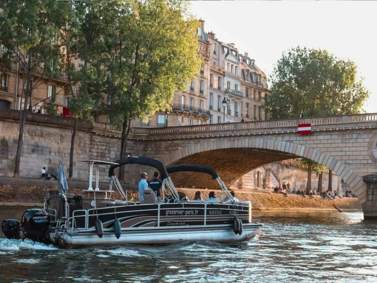 Croisi&egrave;re priv&eacute;e sur la Seine depuis le quai d'Austerlitz