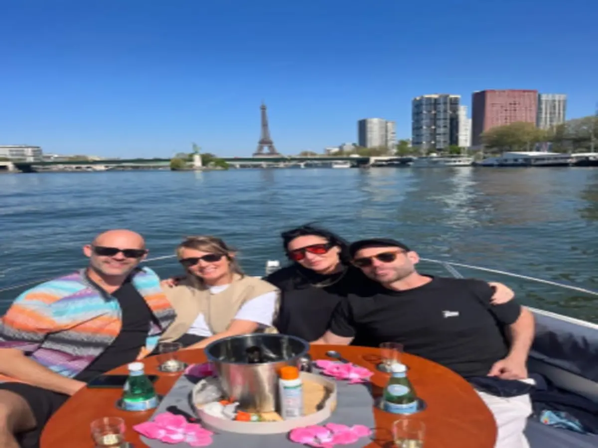 Croisière privée sur la Seine et le canal Saint-Martin à Paris 7ème