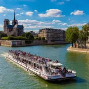 Croisière promenade sur la Seine par les Bateaux-Mouches Paris
