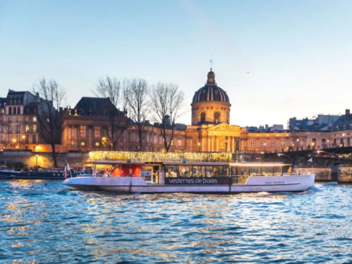 Croisière soirée & apéro sur la Seine par Les Vedettes de Paris