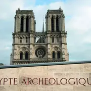 Crypte archéologique de Notre-Dame : coupe-file
