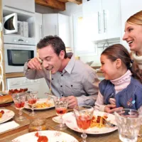 La cuisine est également une pièce à vivre, pour se retrouver en famille &copy; Auremar - fotolia.com