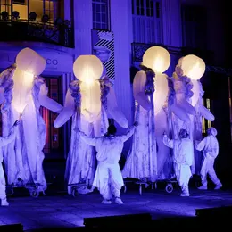 Le Clos Lucé s'illumine avec la Compagnie des Quidams.