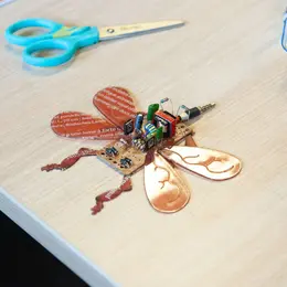 Atelier Bestioles Intergalactiques : Créativité et Recyclage Électronique !