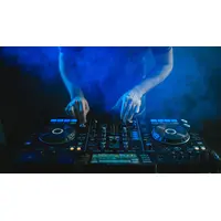 Électro Ice Night & DJ  &copy; Freepik