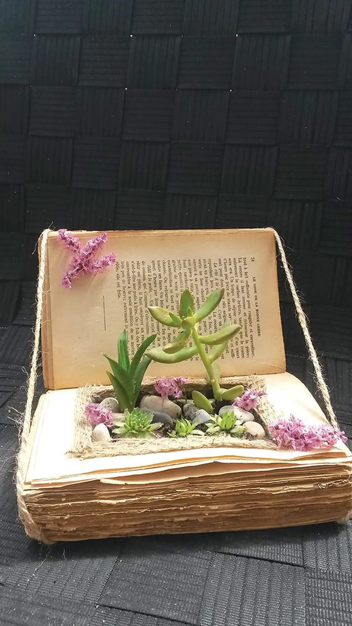 Virginie Solinhac livre ses créations dans des villages alsaciens où il n’y a pas de fleuristes