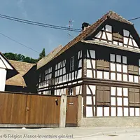 Dans les rues d'Hangenbieten &copy; Bardout Michèle, Région Alsace-Inventaire général